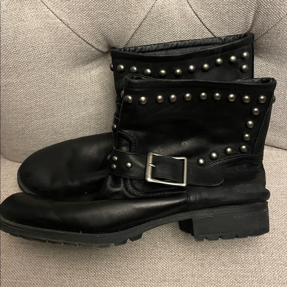 Kelsie Dagger Max Black Leather Studded Buckle Accent Moto Ankle Boot size 10 - Picture 5 of 5